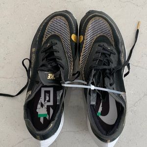 Nike sneakers new without tag
